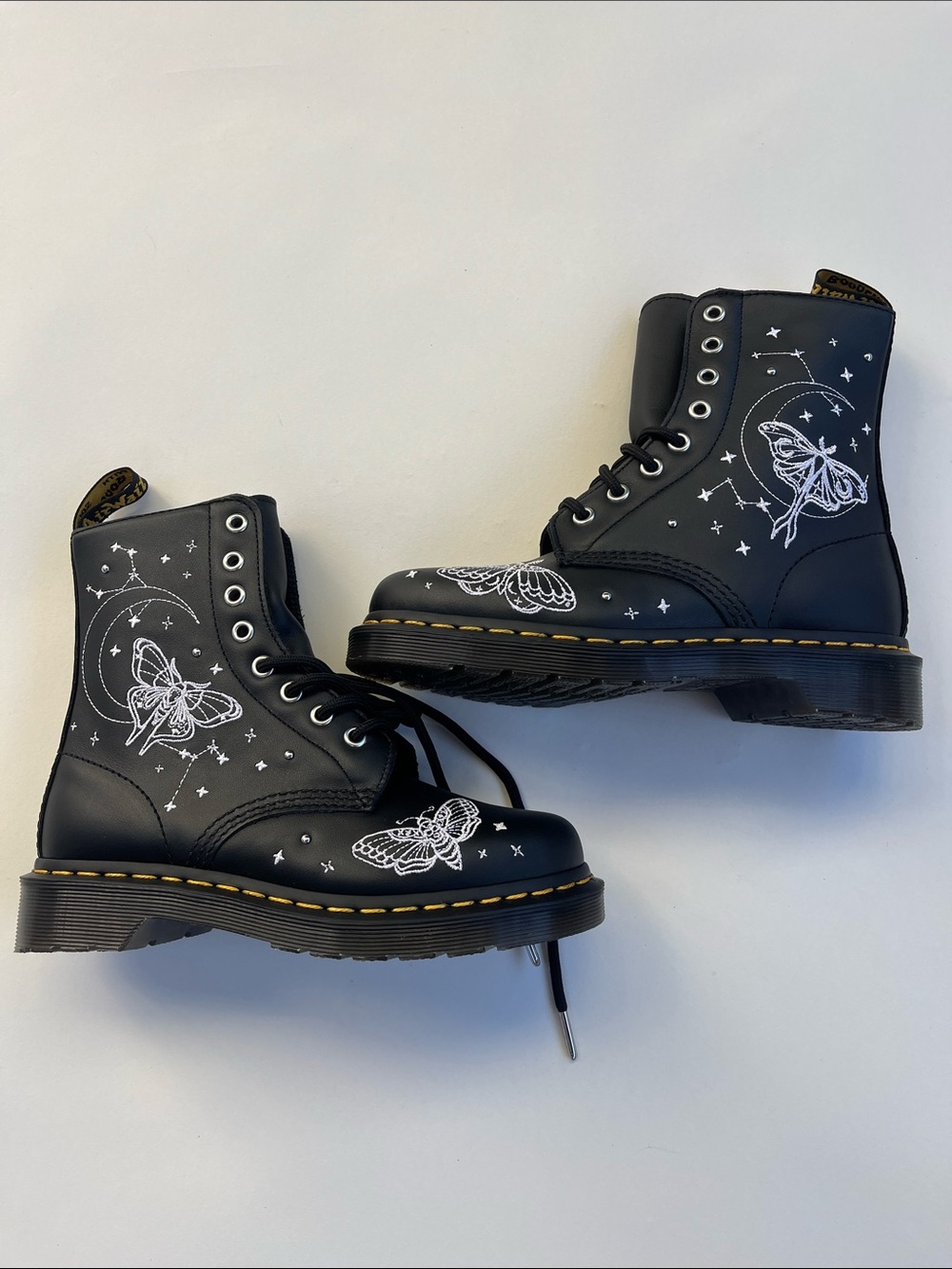 BRAND NEW Limited Edition Dr. Martens black lace up boot white embroidery size 5